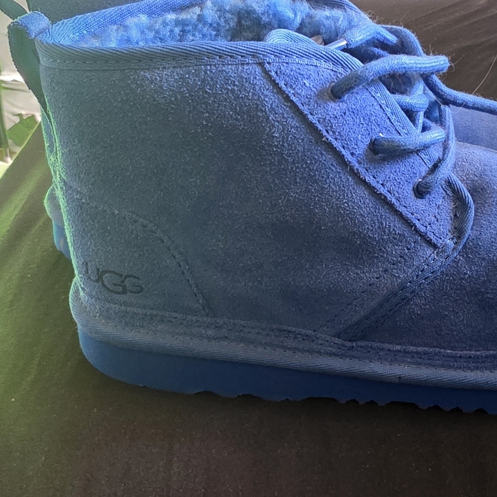 UGG - Picture 3 of 6